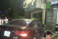 Xe ô tô gây tai nạn liên hoàn khiến nhiều người bị thương