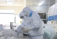 Lương bác sĩ ra trường chưa đến 5 triệu và 8 nguyên nhân khiến gần 9.400 nhân viên y tế thôi việc, bỏ việc