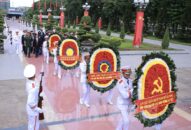 Đoàn đại biểu lãnh đạo thành phố dâng hưởng tưởng nhớ các Anh hùng liệt sĩ và đồng chí Nguyễn Đức Cảnh