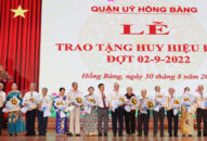 Quận Hồng Bàng: 158 đảng viên được nhận huy hiệu Đảng đợt 2/9/2022