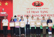 242 đảng viên thuộc Đảng bộ quận Lê Chân được trao tặng Huy hiệu Đảng đợt 2/9/2022