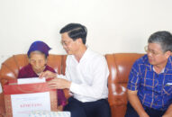 Chủ tịch HĐND thành phố thăm, tặng quà gia đình có công với cách mạng nhân dịp kỷ niệm 77 năm Quốc khánh nước Cộng hòa xã hội chủ nghĩa Việt Nam