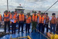 Tổ chức cưỡng chế buộc thực hiện biện pháp khắc phục hậu quả đối với 12 hộ dân (tại 13 vị trí vi phạm) nuôi trồng thủy sản trái phép trên địa bàn quận Hải An