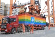 Container cầu vồng của hãng tàu Maersk cập Cảng Hải Phòng