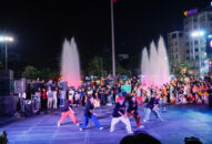 Hàng nghìn khán giả hòa mình vào không khí sôi động, cuốn hút của các Chương trình Âm nhạc đường phố