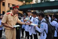 Phòng CSGT đường bộ-đường sắt, Công an thành phố tăng cường đảm bảo trật tự ATGT trong ngày đầu khai giảng năm học mới