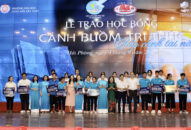 Hội Liên hiệp Phụ nữ thành phố trao học bổng cho sinh viên nghèo vượt khó