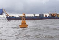 Huyện Kiến Thụy ra quân thực hiện thả phao tiêu và dựng chòi bảo vệ phục vụ công tác quản lý, khai thác mỏ cát trên địa bàn