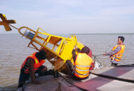 Huyện Tiên Lãng: Hoàn thành cắm phao tiêu xác định ranh giới khu vực quy hoạch nuôi ngao trên biển