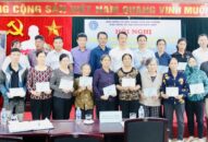 Huyện Kiến Thụy trao tặng thẻ BHYT cho người dân có hoàn cảnh khó khăn trên địa bàn huyện