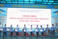 Trao 42 chiếc xe đạp tặng học sinh Trường THCS Hồng Bàng tại chương trình “Đồng hành cùng em đến trường”