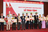 Đảng ủy Khối Doanh nghiệp thành phố: Trao tặng Huy hiệu Đảng đợt 2/9/2022; triển khai nhiệm vụ trọng tâm 3 tháng cuối năm 2022