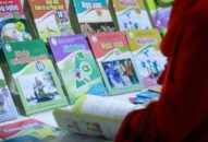 Bổ sung sách giáo khoa vào danh mục hàng hóa do Nhà nước định giá