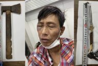 Đối tượng 3 tiền án tay cầm dao, tay cầm rìu cố thủ khi bị vây bắt ở Hải Phòng