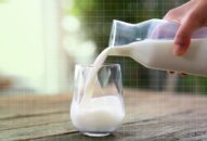 Từ 30/10, sữa tươi, tổ yến cần giám sát vệ sinh thú y khi sử dụng làm thực phẩm