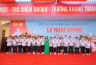 Người chèo đò thắp sáng bao ước vọng tuổi thơ