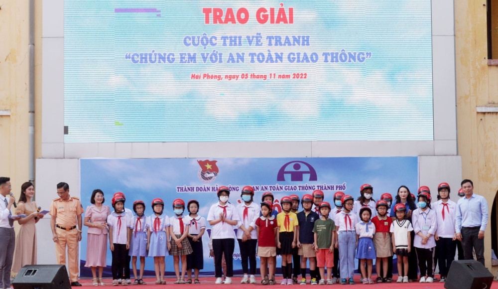 Văn hoá giao thông là một phần quan trọng của đời sống xã hội. Hãy cùng nhau khám phá các giá trị đó qua những hình ảnh đầy ý nghĩa.