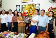 Đồng chí Đào Khánh Hà, Trưởng Ban Tuyên giáo Thành ủy thăm và chúc mừng Nhà giáo tiêu biểu nhân Kỷ niệm Ngày Nhà giáo Việt Nam 20/11