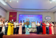 Lãnh đạo quận Ngô Quyền thăm, tặng quà các nhà giáo nhân kỷ niệm 40 năm ngày Nhà giáo Việt Nam