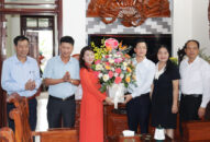 Chủ tịch HĐND thành phố thăm, chúc mừng Nhà giáo tiêu biểu trên địa bàn huyện Thủy Nguyên