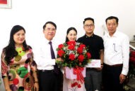 Phó Chủ tịch UBND thành phố Lê Khắc Nam đi thăm, chúc mừng Nhà giáo tiêu biểu nhân kỷ niệm 40 năm ngày Nhà giáo Việt Nam