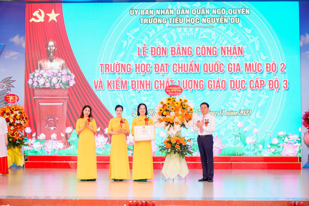 Trường Tiểu học Nguyễn Du (quận Ngô Quyền) đón Bằng công nhận Trường ...