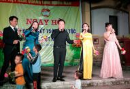 Đoàn ca múa Hải Phòng biểu điễn phục vụ Nhân dân tại xã đảo Việt Hải (huyện Cát Hải)