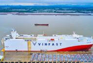 Vinfast xuất khẩu lô xe ô tô điện đầu tiên gồm 999 chiếc VF 8 ra thị trường quốc tế