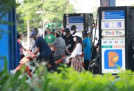 Giá xăng dầu giảm nhẹ