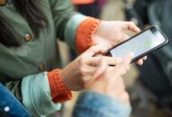 Từ 12/12, hộ nghèo, cận nghèo được hỗ trợ điện thoại thông minh