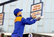 Giá xăng tăng nhẹ