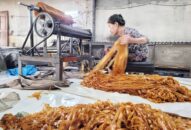 Nghề làm bánh đa đỏ ở Hải Phòng