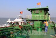Bộ Tư lệnh Vùng Cảnh sát biển 1 tạm giữ phương tiện chở khoảng 15.000 lít dầu không rõ nguồn gốc