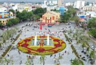 “Ăn Tết” và… “Chơi Tết”