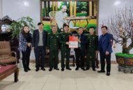 Hội Nông dân thành phố thăm, tặng quà các hộ gia đình có hoàn cảnh khó khăn và bộ đội đồn Biên phòng Đoàn Xá, huyện Kiến Thụy nhân dịp Tết Nguyên đán 2023