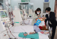 BHXH thành phố thăm, tặng quà cho bệnh nhân có hoàn cảnh khó khăn nhân dịp Tết Nguyên đán Quý Mão năm 2023