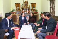 Phó Chủ tịch UBND thành phố Lê Khắc Nam đi thăm các gia đình chính sách nhân dịp Tết Nguyên đán Quý Mão 2023