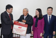 Giám đốc Công an thành phố thăm, tặng quà gia đình chính sách tiêu biểu trên địa bàn quận Lê Chân nhân dịp Tết Nguyên đán Quý Mão năm 2023