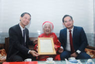 Phó Bí thư Thường trực Thành ủy thăm, tặng quà, chúc Tết các cá nhân tiêu biểu nhân dịp tết Nguyên đán Quý Mão năm 2023