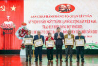 Quận ủy Lê Chân: Trao Huy hiệu Đảng đợt 3/2 và biểu dương tổ chức đảng và đảng viên tiêu biểu năm 2022