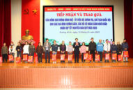 Chủ tịch Quốc hội gửi tặng 100 suất quà tới các gia đình chính sách, hộ có hoàn cảnh khó khăn quận Dương Kinh