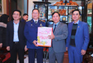 Bí thư Quận ủy Hồng Bàng thăm, tặng quà, chúc Tết gia đình chính sách tiêu biểu nhân dịp Tết Nguyên đán Quý Mão năm 2023