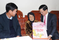 Chủ tịch HĐND thành phố thăm, chúc Tết một số gia đình chính sách tiêu biểu trên địa bàn thành phố nhân dịp Tết Nguyên đán Quý Mão năm 2023