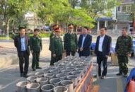 Phó Chủ tịch UBND thành phố Lê Khắc Nam kiểm tra một số đơn vị làm nhiệm vụ bắn pháo hoa trên địa bàn thành phố