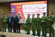 Phó Bí thư Thường trực Thành ủy thăm, tặng quà và chúc Tết các đơn vị làm nhiệm vụ trong đêm Giao thừa