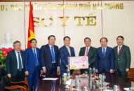 Lãnh đạo thành phố thăm, tặng quà, chúc Tết một số đơn vị làm nhiệm vụ trong đêm Giao thừa