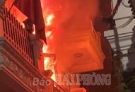 Cứu 1 người mắc kẹt trong đám cháy trên phố Tô Hiệu (quận Lê Chân)