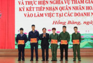 Quận Hồng Bàng: Tiếp xúc, tặng quà cho công dân nhập ngũ và tham gia nghĩa vụ Công an nhân dân năm 2023