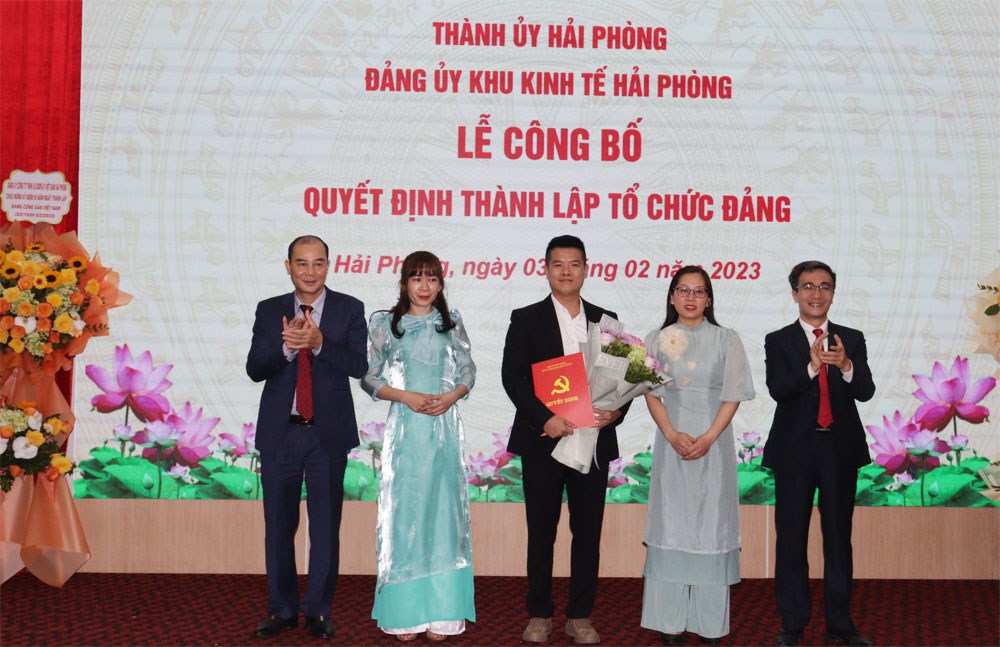 Đảng ủy Khu kinh tế Hải Phòng: Kỷ niệm 93 năm Ngày thành lập Đảng Cộng ...