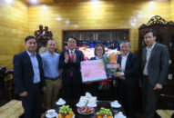 Phó Chủ tịch UBND Lê Khắc Nam thăm, tặng quà tập thể và cá nhân tiêu biểu nhân dịp Kỷ niệm 68 năm Ngày Thầy thuốc Việt Nam